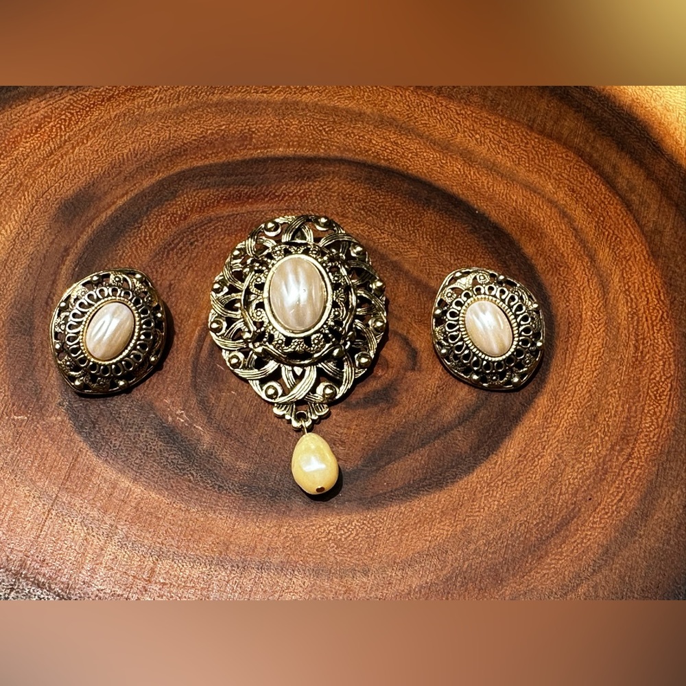 VINTAGE Avon brooch and earring bundle!